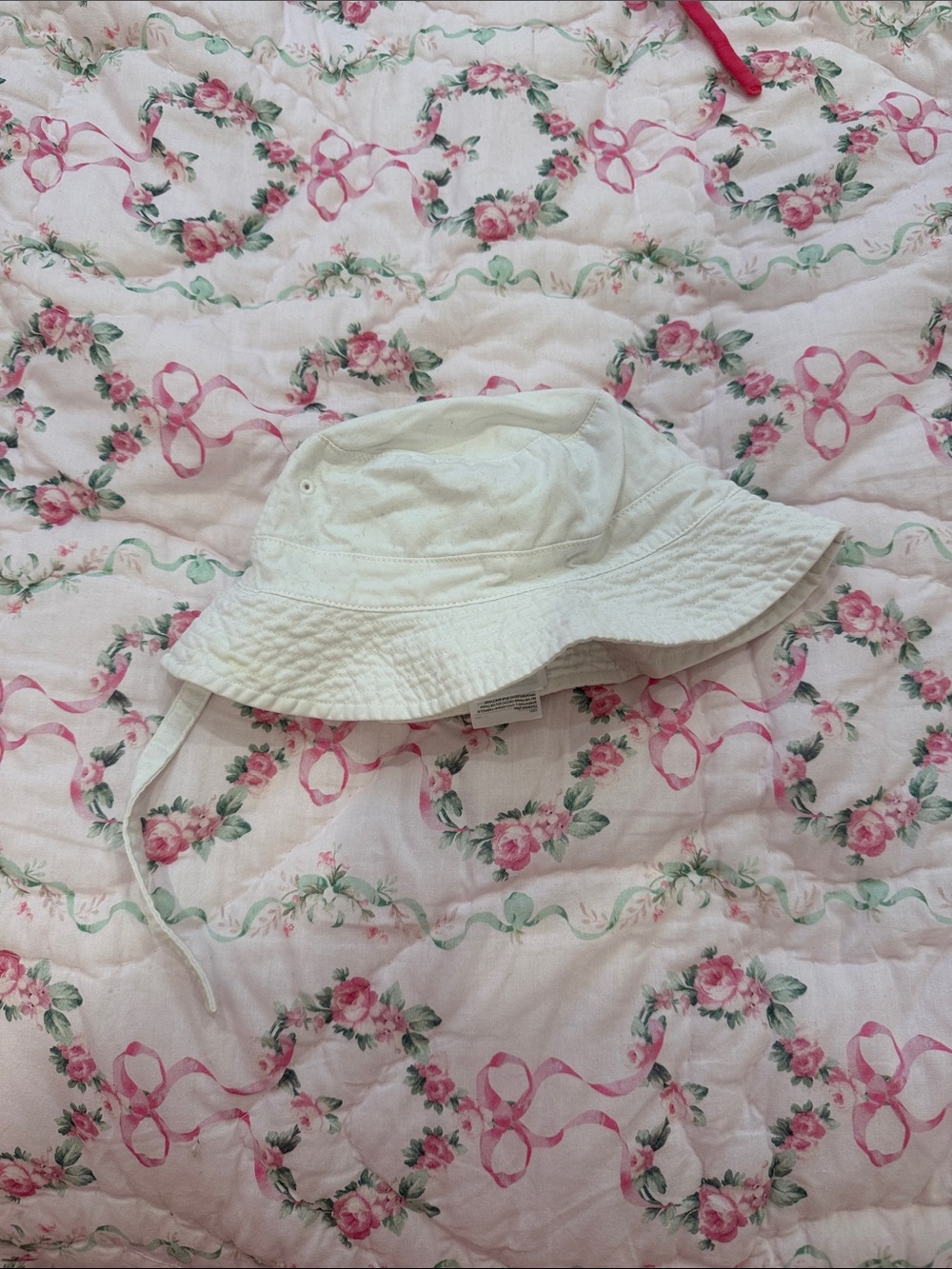 GAP White Kids Sun Bucket Hat with Chin Tie